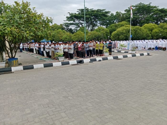 kemarau_panjang_picu_14_titik_kebakaran_lahan_sawit_di_paluta_warga_gelar_salat_istisqo