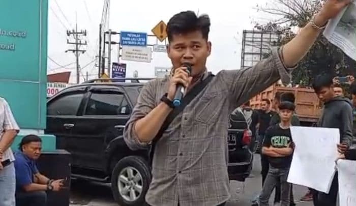 mahasiswa_demo_pln_binjai_langkat_tuntut_hentikan_praktik_curang_meteran_subsidi