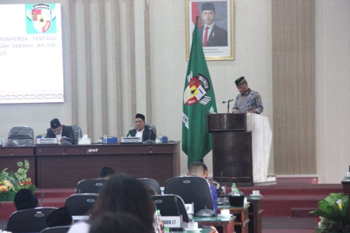nasdem_minta_pemkab_simalungun_selesaikan_persoalan_timbunan_sampah_dan_layanan_kesehatan