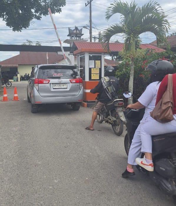 rsud_sidikalang_pasang_portal_otomatis_untuk_tingkatkan_kenyamanan_pengunjung