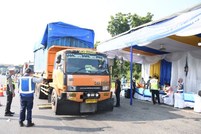 sebanyak_35_kendaraan_ditilang_di_gt_belawan