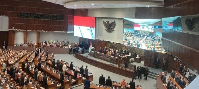 aksi_demo_ricuh_komisi_i_dpr_selesaikan_rapat_hanya_30_menit