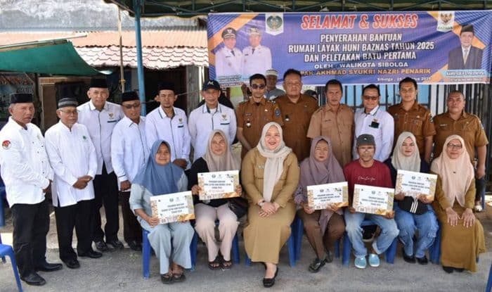 baznas_sibolga_serahkan_bantuan_rumah_layak_huni_kepada_lima_keluarga_miskin