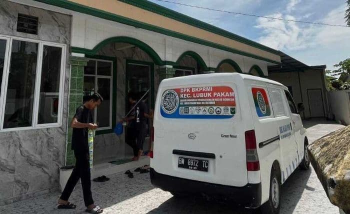 bkprmi_lubuk_pakam_terima_hibah_mobil_untuk_program_bersih_masjid