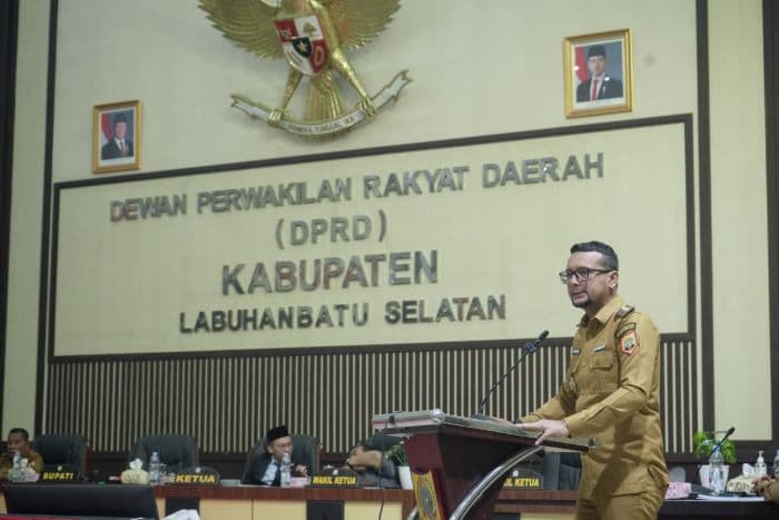 bupati_fery_sahputra_ajukan_perubahan_apbd_2025_di_dprd_labusel