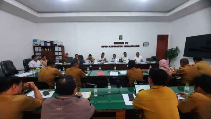 dispora_simalungun_tambah_anggaran_rp226_juta_untuk_perawatan_stadion_mini_dan_gaji_pegawai