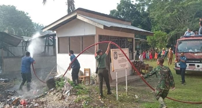 gudang_sman_1_bangun_purba_deli_serdang_terbakar_kerugian_capai_puluhan_juta