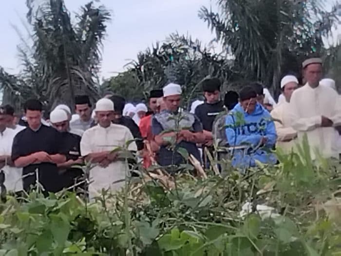 kemarau_panjang_warga_tapsel_gelar_salat_minta_hujan