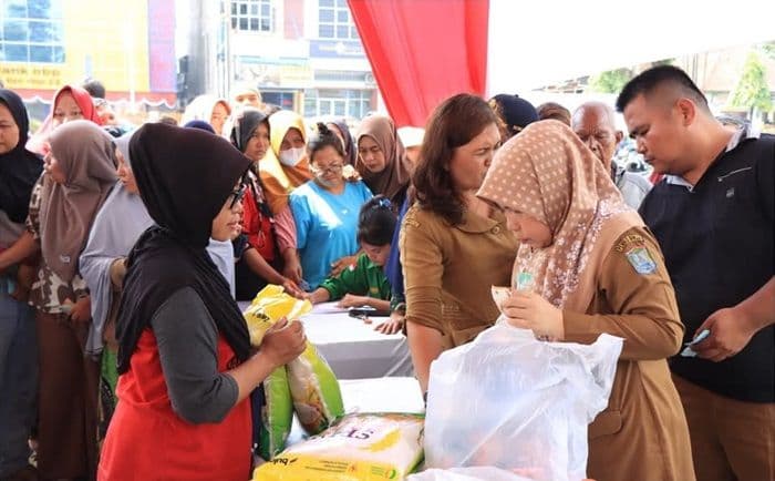 pasar_murah_pemko_binjai_diserbu_warga_sembako_dijual_dengan_harga_terjangkau