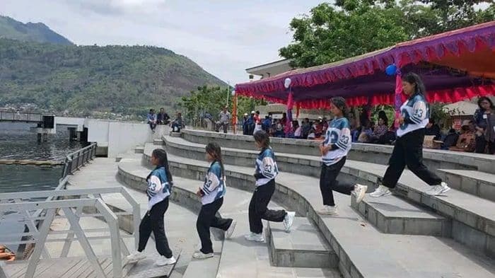 peringatan_han_ke41_di_samosir_gema_antibullying_di_panggung_air_mancur_menari