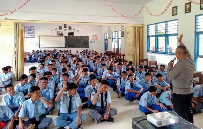polres_tapteng_sosialisasi_bahaya_geng_motor_narkoba_dan_bullying_ke_pelajar_sma