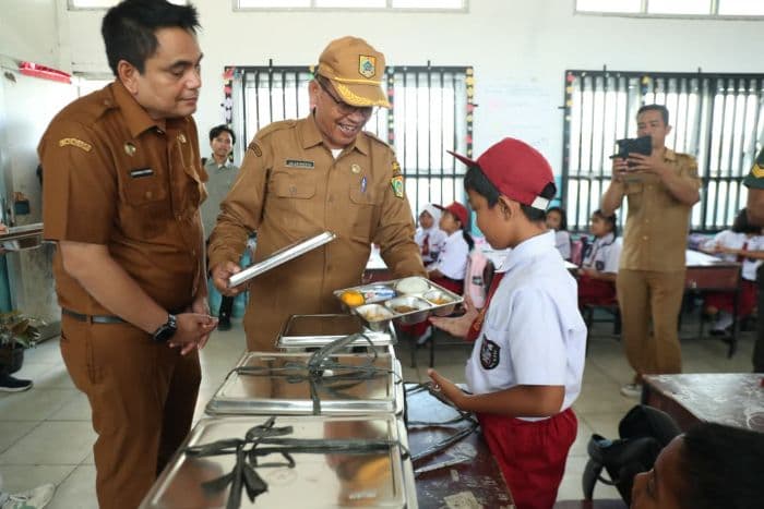 program_mbg_diluncurkan_di_dua_sd_kabupaten_pakpak_bharat