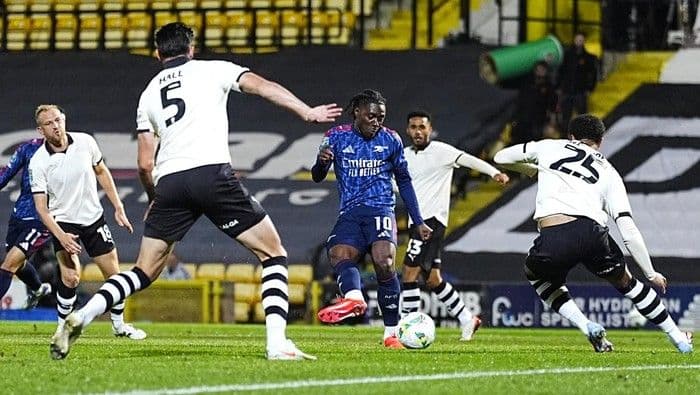 arsenal_susah_payah_taklukkan_port_vale_20_eze_cetak_gol_perdana