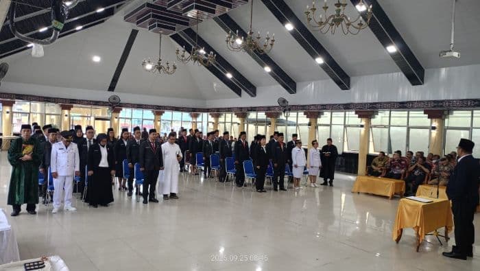 bupati_dairi_vickner_sinaga_lantik_pejabat_administrator_dan_fungsional