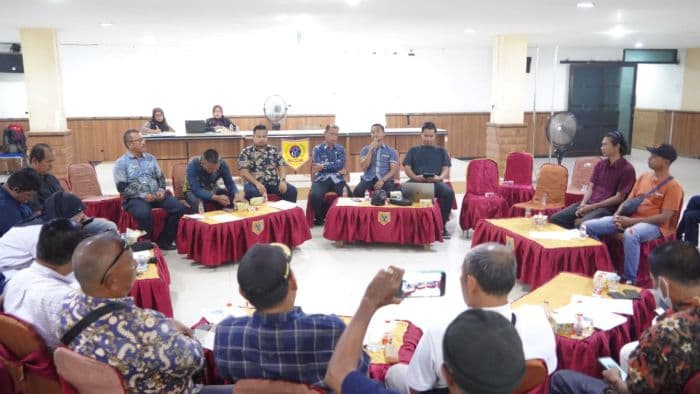 diskominfo_labusel_gelar_diskusi_bangun_kemitraan_dengan_media