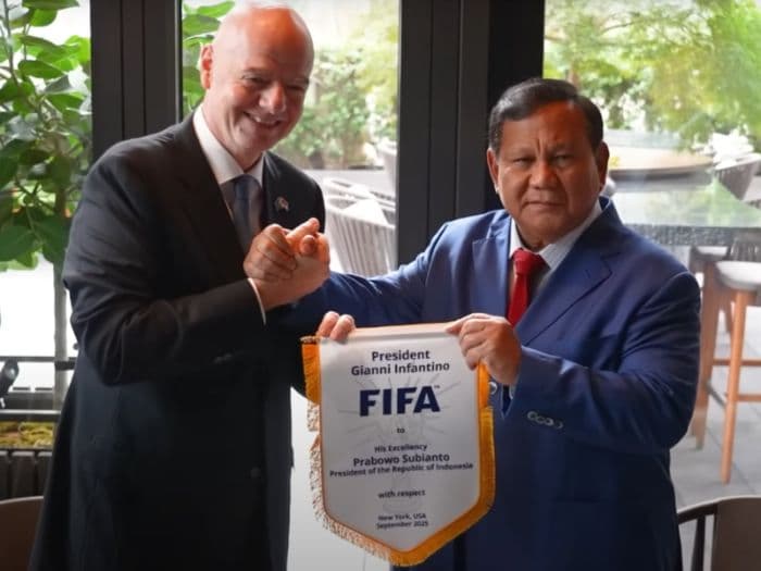 fifa_apresiasi_sepak_bola_indonesia_prabowo_subianto_bahas_kerja_sama_dengan_gianni_infantino