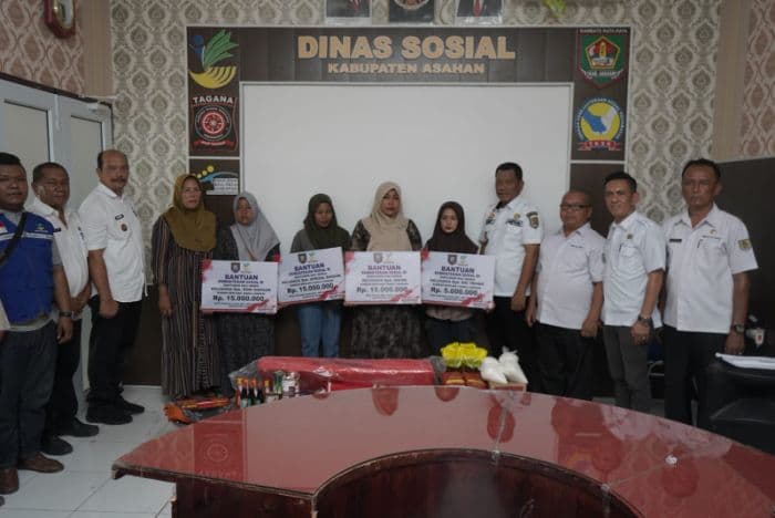 pemkab_asahan_salurkan_santunan_untuk_korban_longsor_tambang_batu_aek_songsongan