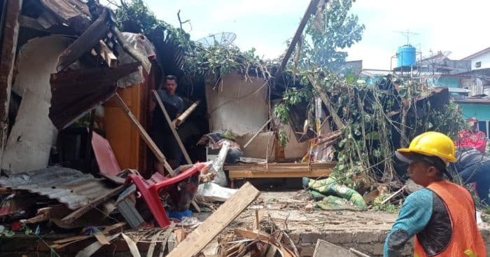 pemko_pematangsiantar_pastikan_bantuan_untuk_rumah_rusak_akibat_hujan_deras_dan_angin_kencang