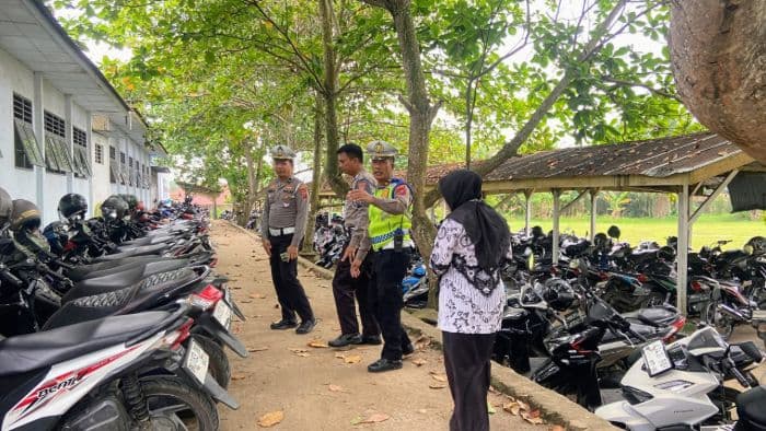 satlantas_polres_batu_bara_edukasi_siswa_sman_1_lima_puluh_soal_knalpot_brong