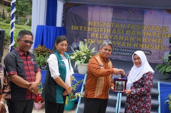 wabup_taput_tekankan_peran_ayah_untuk_ciptakan_keluarga_berkualitas