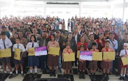 635_siswa_sd_dan_smp_di_toba_terima_dana_program_indonesia_pintar
