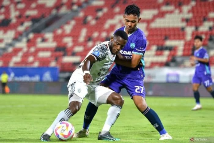 bali_united_vs_persita_berakhir_imbang_di_babak_pertama_liga_super_2025