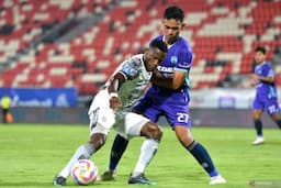bali_united_vs_persita_berakhir_imbang_di_babak_pertama_liga_super_2025