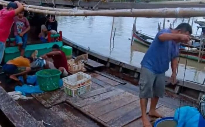 cuaca_ekstrem_ratusan_nelayan_di_pantai_labu_deli_serdang_takut_melaut