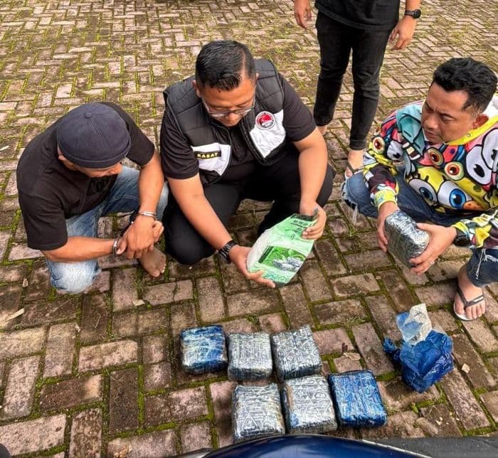 polrestabes_medan_tangkap_nelayan_penyelundup_8_kg_sabu_dari_malaysia_polisi_sebut_jaringan_lama