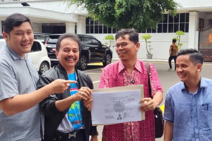 roy_suryo_mendapat_salinan_ijazah_jokowi_dari_kpu