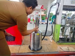 takaran_bbm_tidak_sesuai_pompa_bio_solar_spbu_suka_damai_disegel