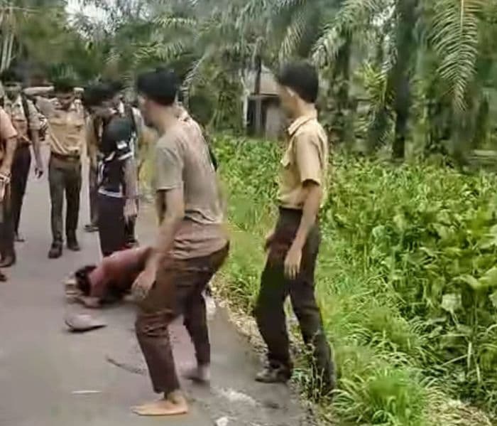 viral_siswa_sma_di_langkat_dianiaya_dan_disiksa_temannya