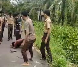 viral_siswa_sma_di_langkat_dianiaya_dan_disiksa_temannya