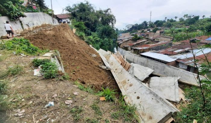 ketua_komisi_d_dprd_sumut_akan_tinjau_lokasi_tembok_penahan_yang_amblas_di_siantar