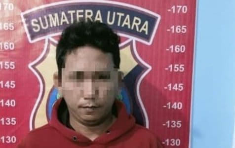 polisi_tangkap_warga_sergai_yang_sedang_asyik_main_judi_slot_di_kafe