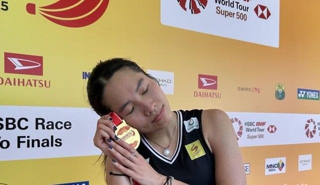 ratchanok_intanon_pamer_pose_tidur_usai_juara_indonesia_masters_2025