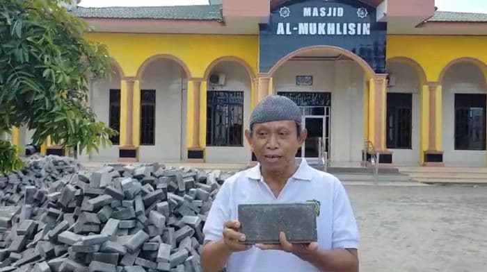 ribuan_paving_block_buatan_wbp_rutan_medan_dipesan_masjid_almukhlisin_helvetia