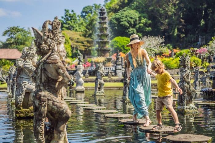 dpr_usulkan_pajak_untuk_wisatawan_asing