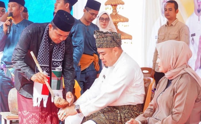 mogang_dan_mandi_belimau_tradisi_turun_temurun_di_batu_bara_sambut_ramadan