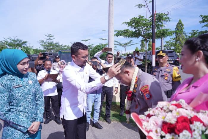 bupati_fery_sahputra_sambut_kapolres_labusel_baru