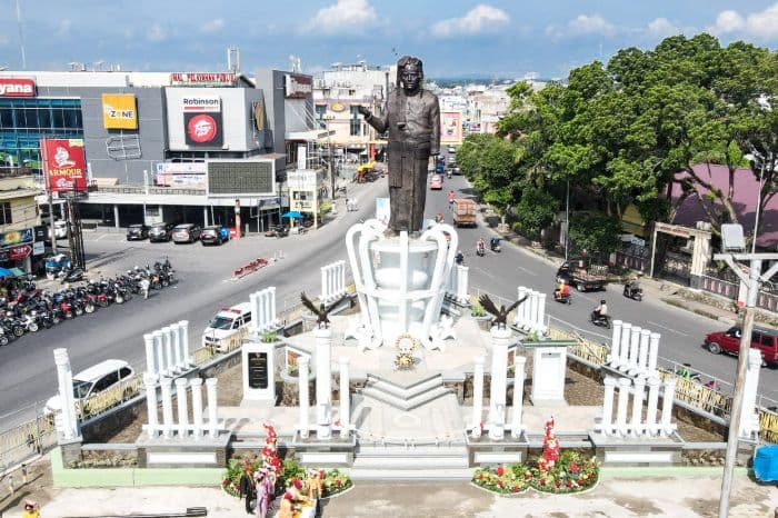 kilas_balik_perjalanan_pembangunan_tugu_raja_sang_naualuh_damanik