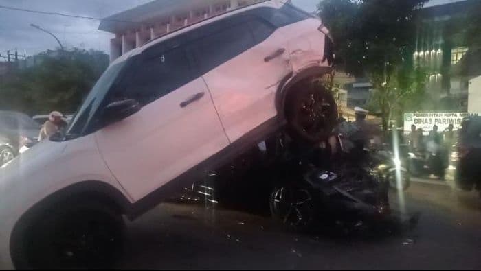 10_kendaraan_kecelakaan_di_jalan_hm_yamin_ini_penjelasan_polisi_