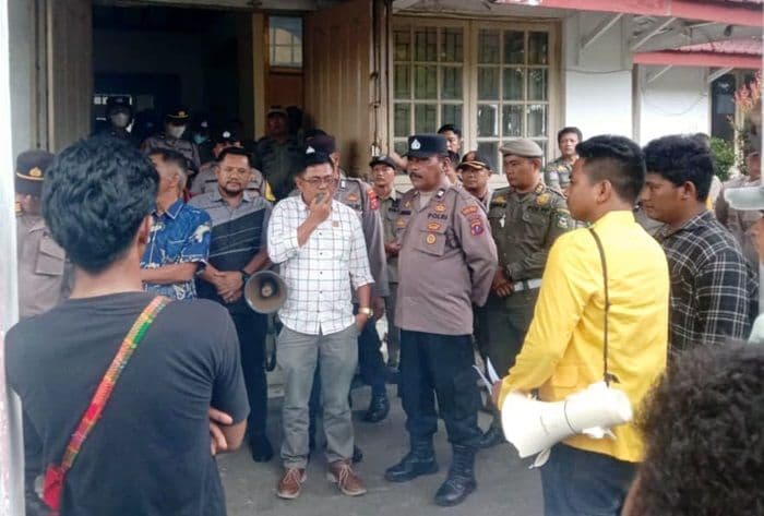bem_siantar_gelar_aksi_desak_pemberhentian_anggota_dprd_terkait_kasus_pemukulan