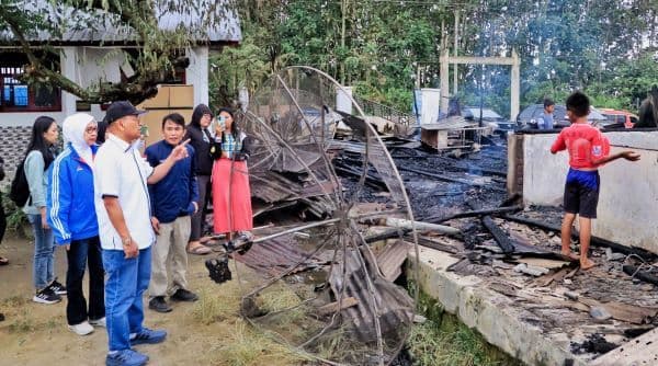 empat_rumah_guru_terbakar_bupati_simalungun_tinjau_lokasisalurkan_bantuan