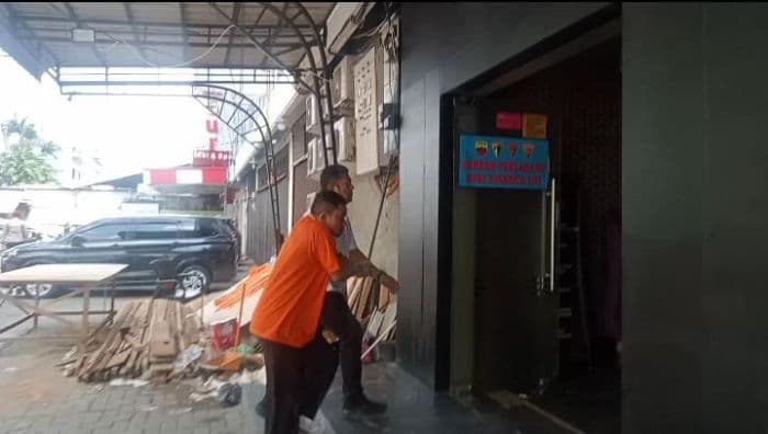 polisi_gelar_pra_rekonstruksi_di_dragon_ktv