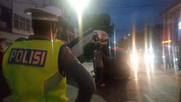 tabrakan_beruntun_libatkan_10_kendaraan_di_jalan_hm_yamin_medan