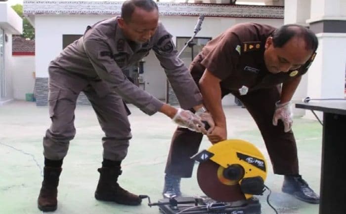 kejari_simalungun_musnahkan_barang_bukti_51_perkara_narkoba_hingga_kasus_kamnegtibum_dan_oharda