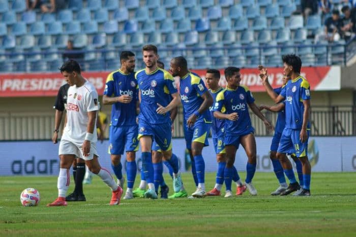 arema_fc_bawa_24_pemain_hadapi_persija_jakarta_di_laga_uji_coba