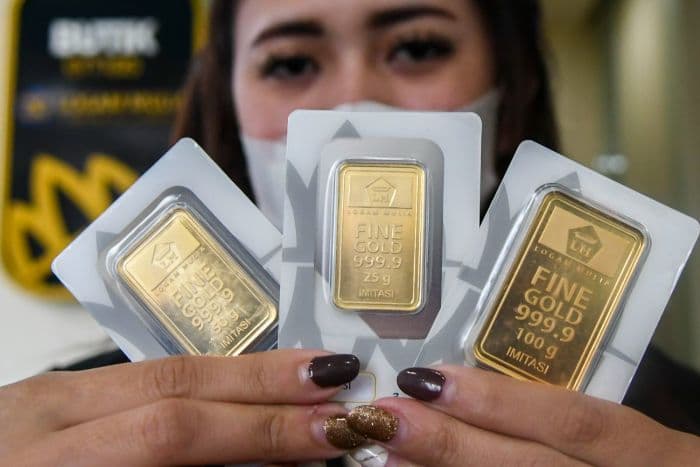 hari_ini_harga_emas_di_pegadaian_kompak_turun_lagi_hingga_rp15000_per_gram