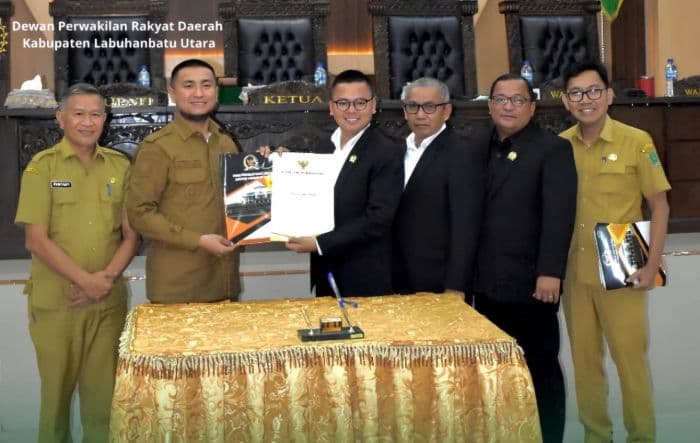 paripurna_dprd_labura_kuappas_perubahan_apbd_2025_resmi_disepakati